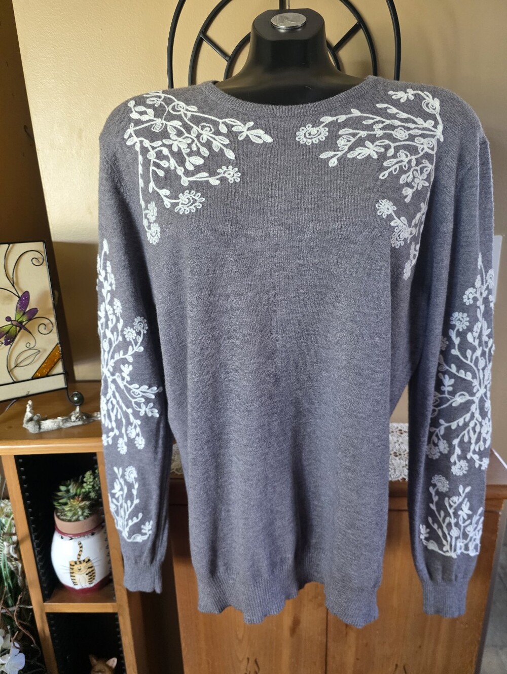 Gray Soft Lightweight Knit Sweater with White Botanical Floral Embroidery Size L